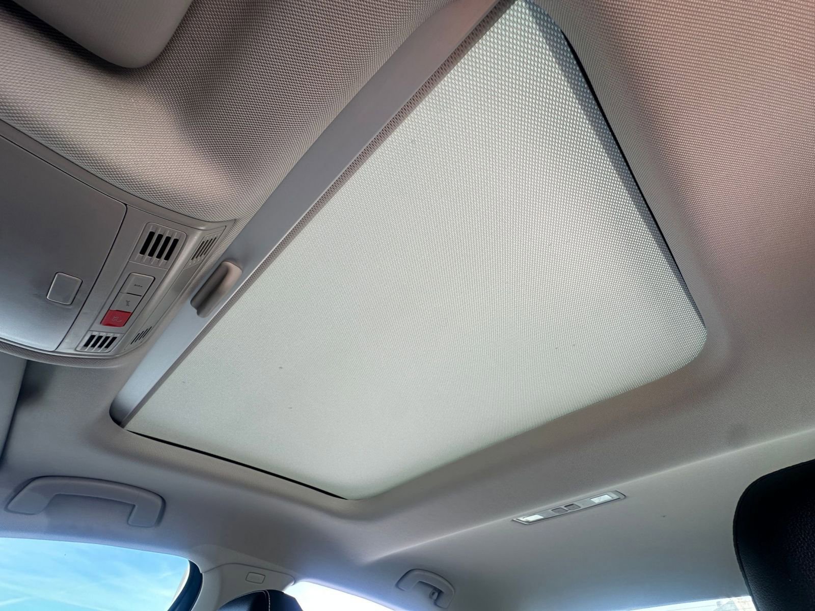 Used 2025 Volkswagen Jetta SE image 29