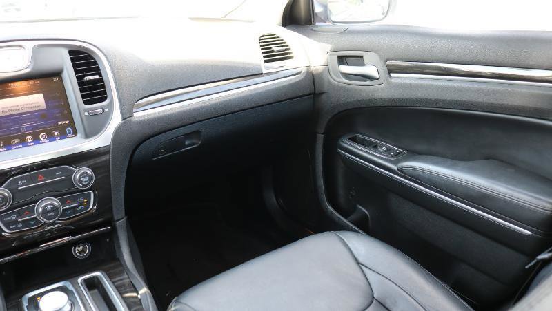 Used 2015 Chrysler 300 Limited RWD image 19