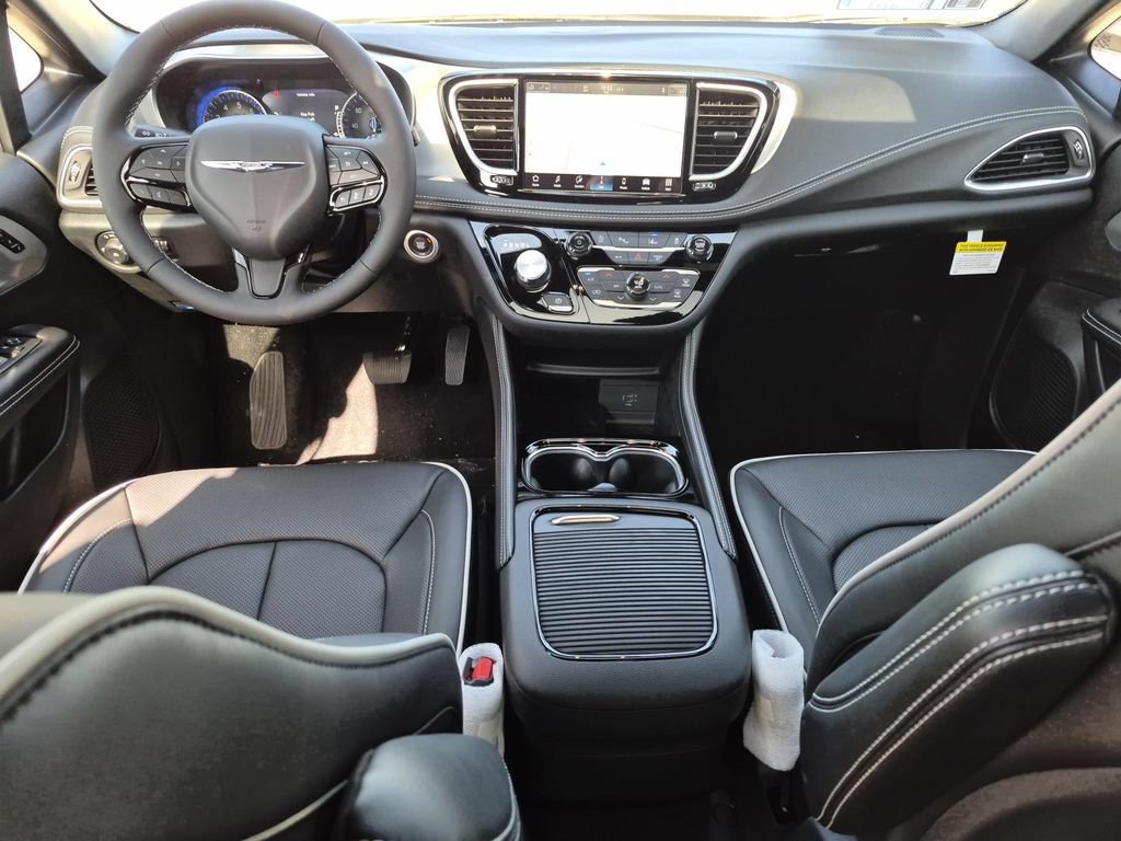 New 2026 Chrysler Pacifica Limited w/ S Appearance Package FWD image 15