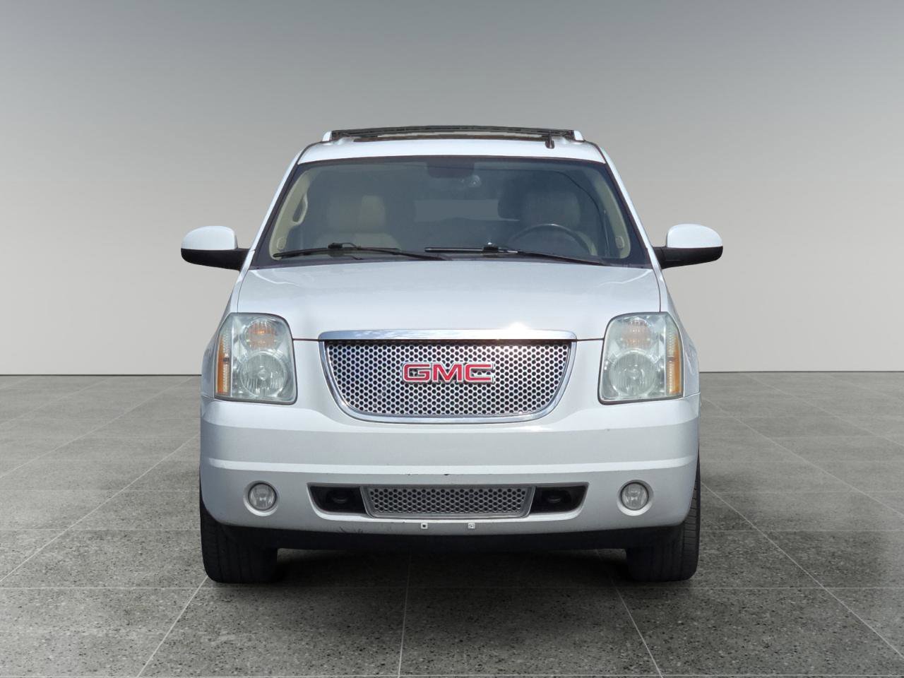 Used 2011 GMC Yukon XL Denali AWD/4WD image 2