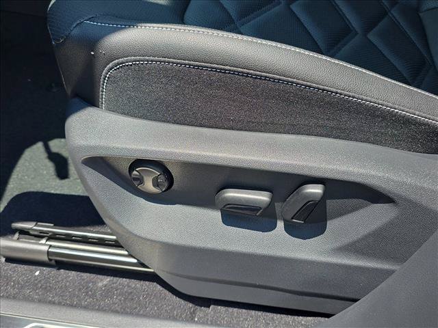 New 2026 Volkswagen Atlas SE FWD image 9