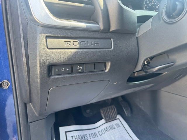 Used 2023 Nissan Rogue S image 15