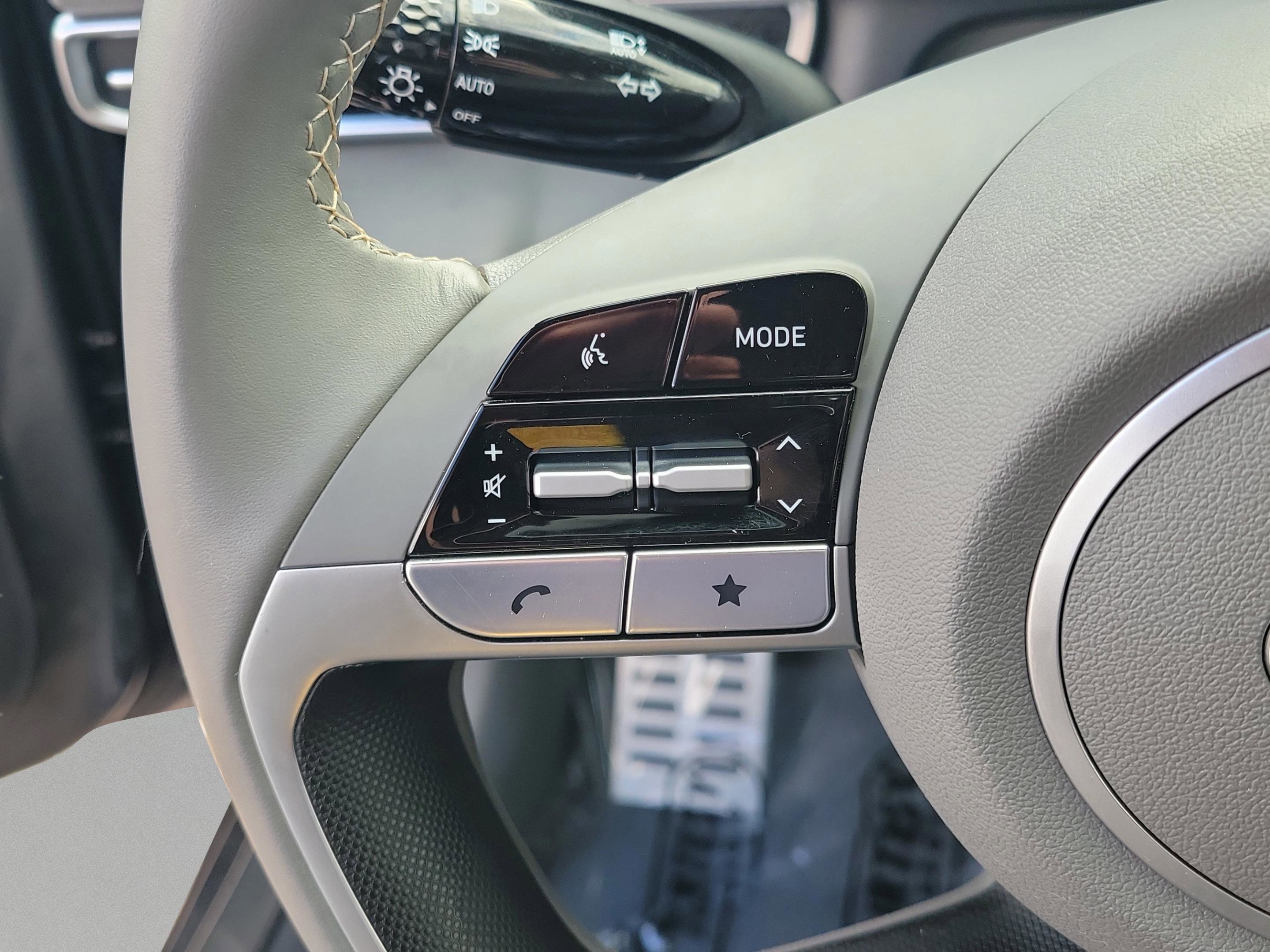 Certified 2025 Hyundai Elantra Sport image 25