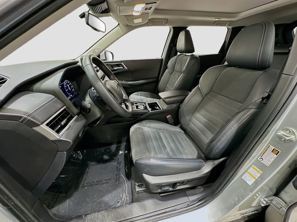 Used 2023 Mitsubishi Outlander SE image 22