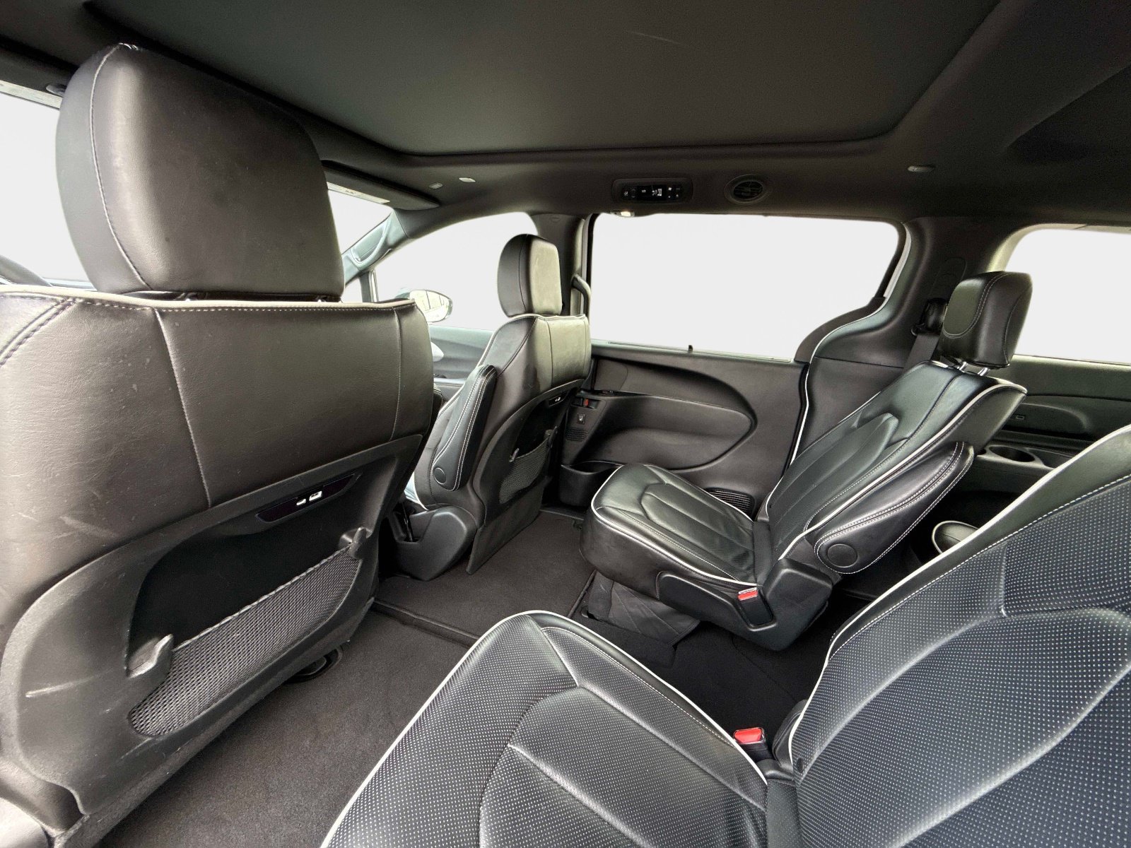 Used 2025 Chrysler Pacifica Limited FWD image 19