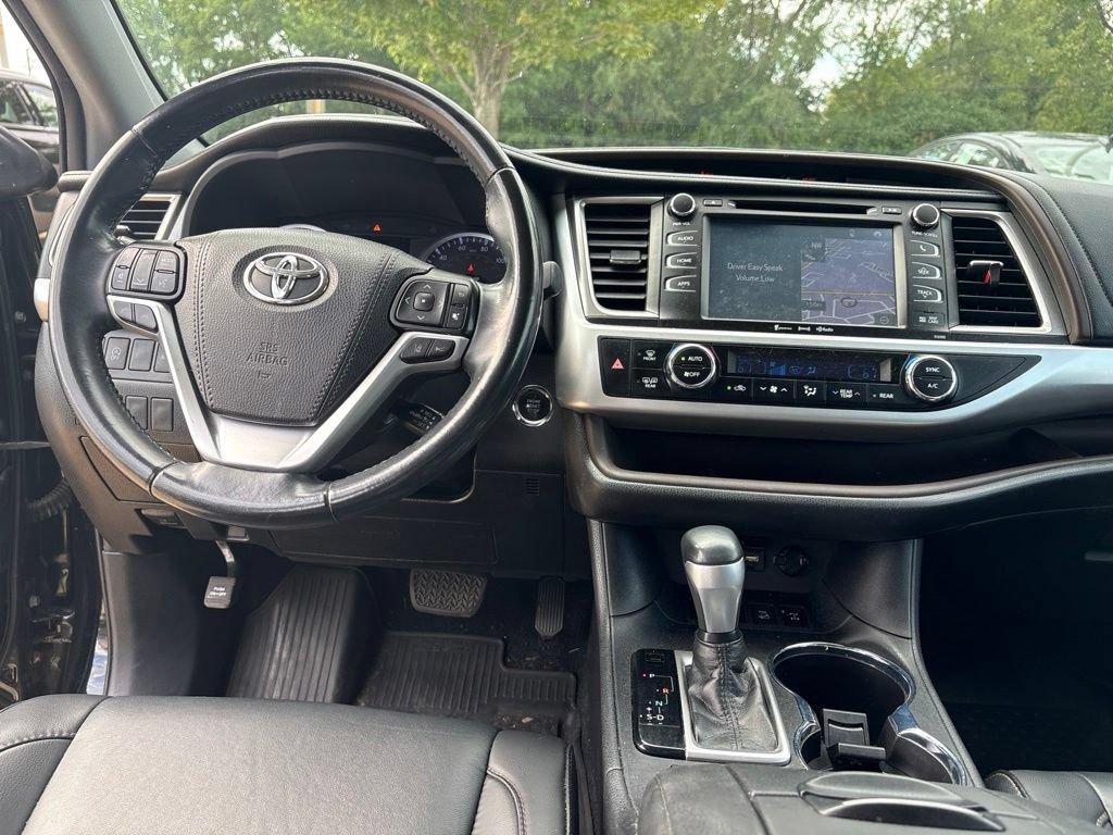 Used 2019 Toyota Highlander XLE AWD/4WD image 23
