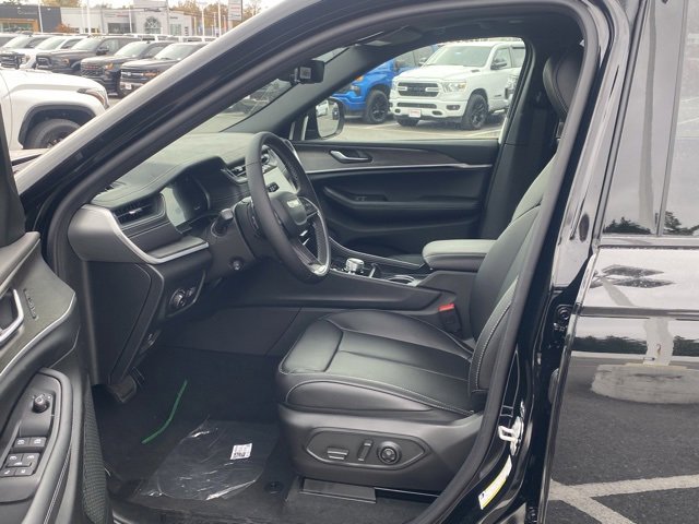 New 2025 Jeep Grand Cherokee Limited image 16