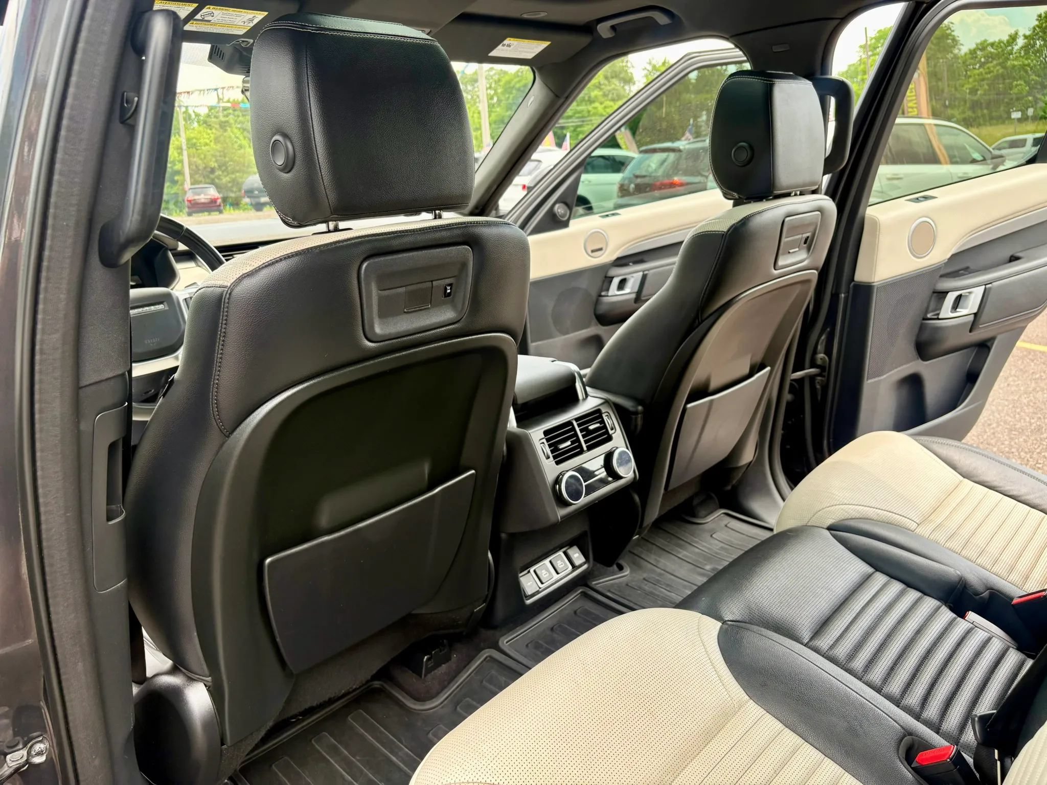 Used 2022 Land Rover Discovery S R-Dynamic AWD/4WD image 19