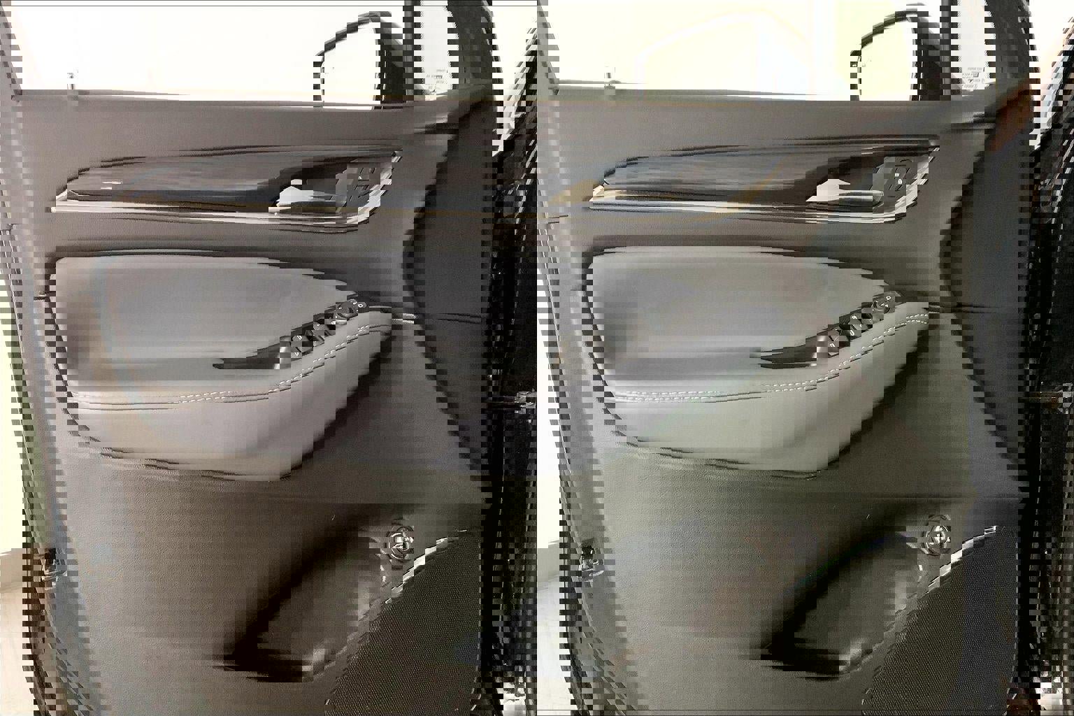 Used 2023 Buick Enclave Essence image 25