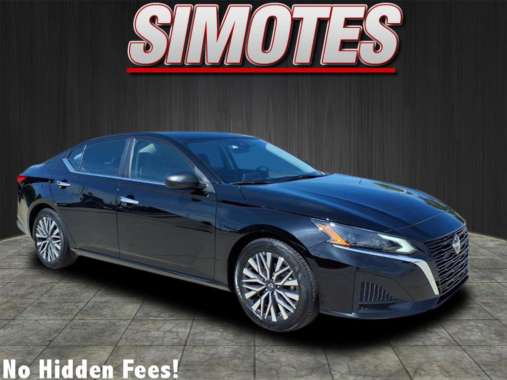 Used 2024 Nissan Altima 2.5 SV image 1