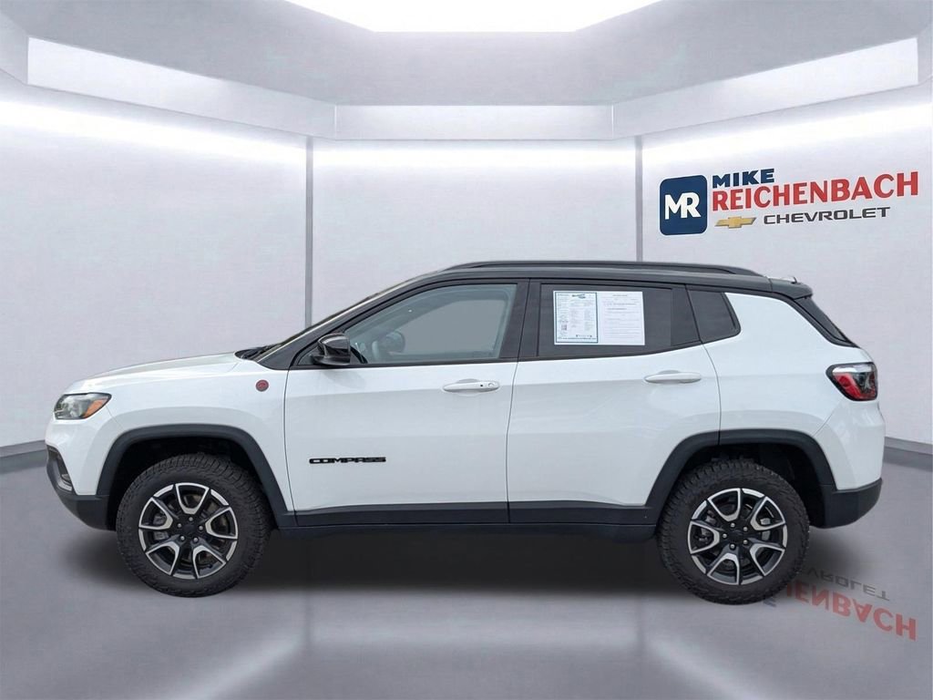 Used 2024 Jeep Compass Trailhawk image 7