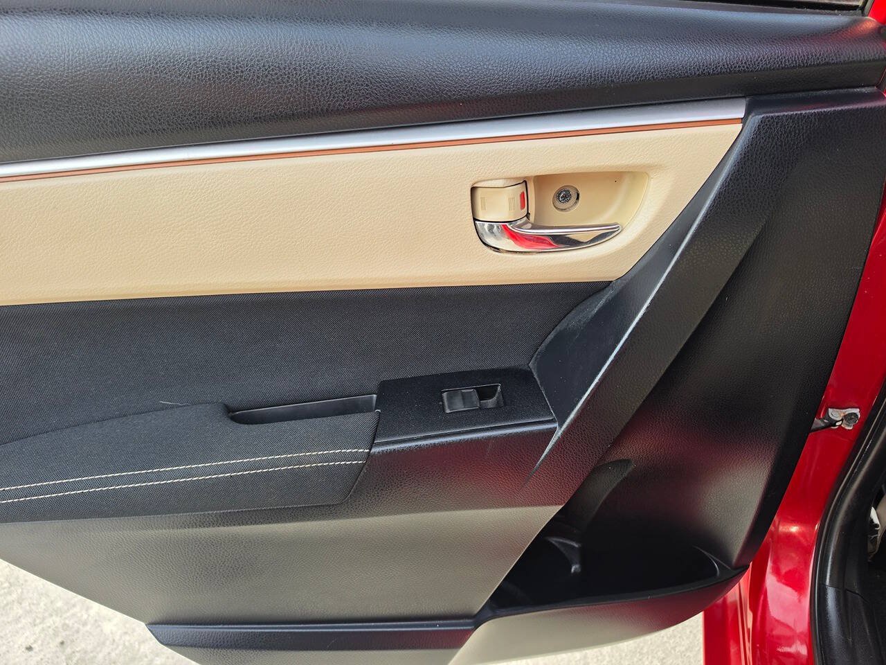 Used 2014 Toyota Corolla LE FWD image 18