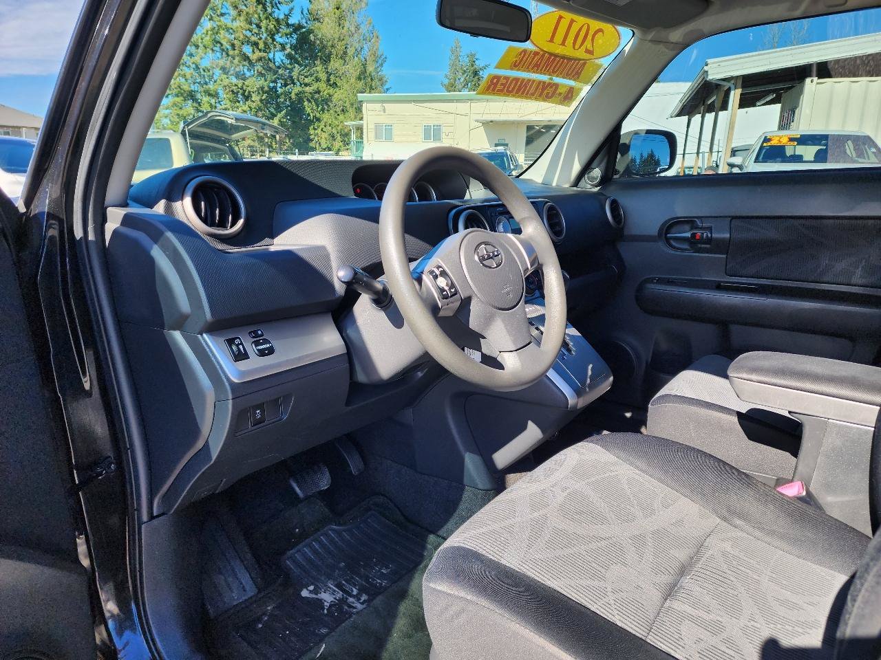 Used 2011 Scion xB FWD image 11