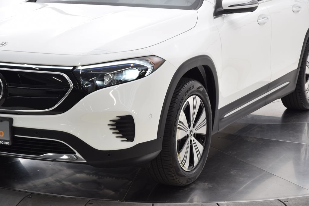 Certified 2023 Mercedes-Benz EQB 300 4MATIC w/ Exclusive Package image 11