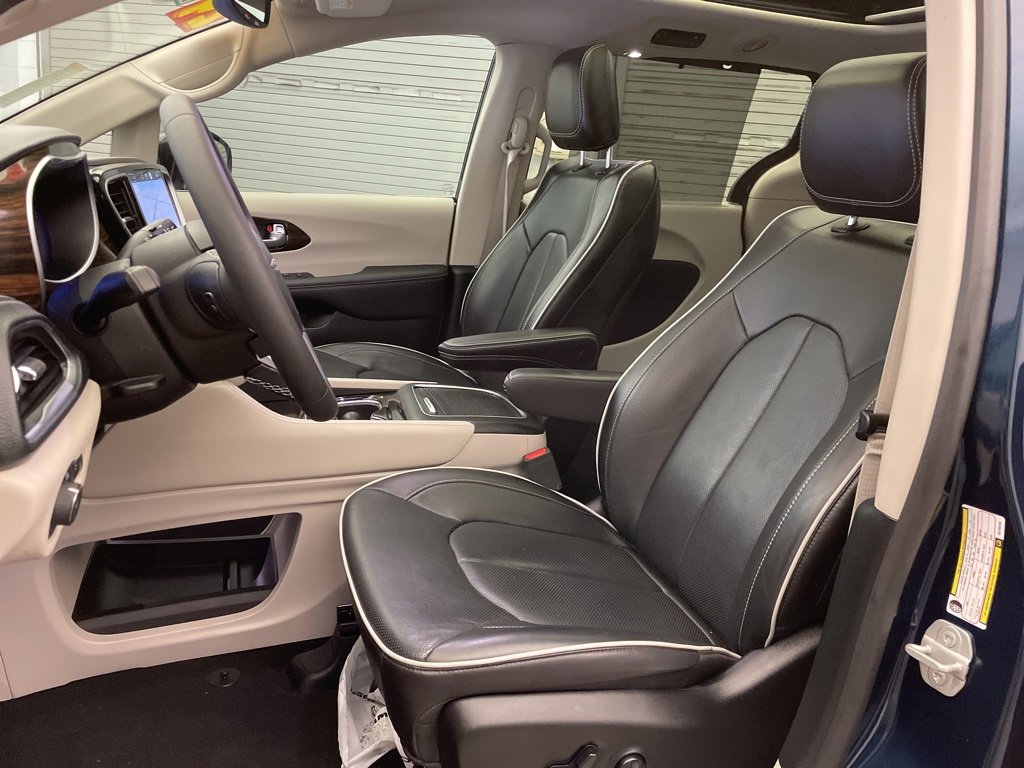 Certified 2024 Chrysler Pacifica Limited image 20