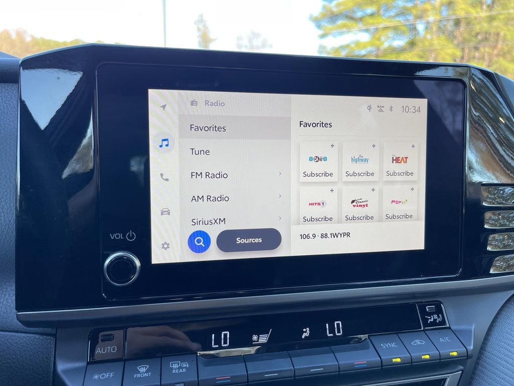 Used 2025 Toyota Camry SE image 10