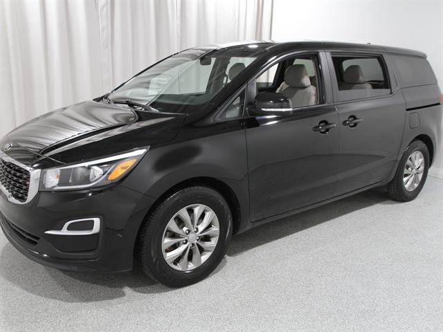 Used 2021 Kia Sedona LX image 3