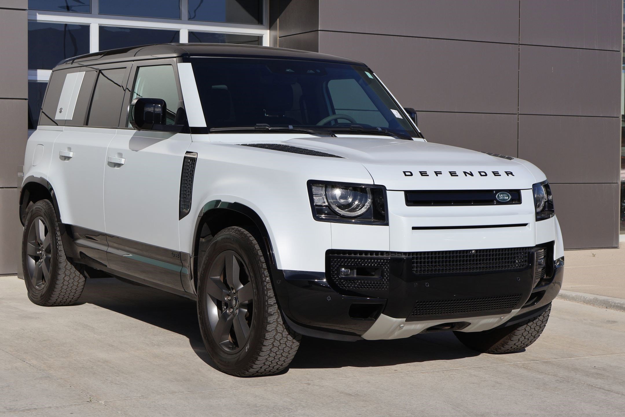Certified 2023 Land Rover Defender 110 V8 image 3