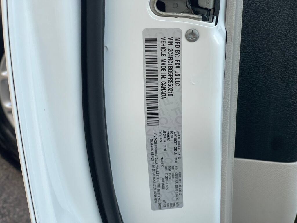 Used 2023 Chrysler Pacifica Touring-L FWD image 38