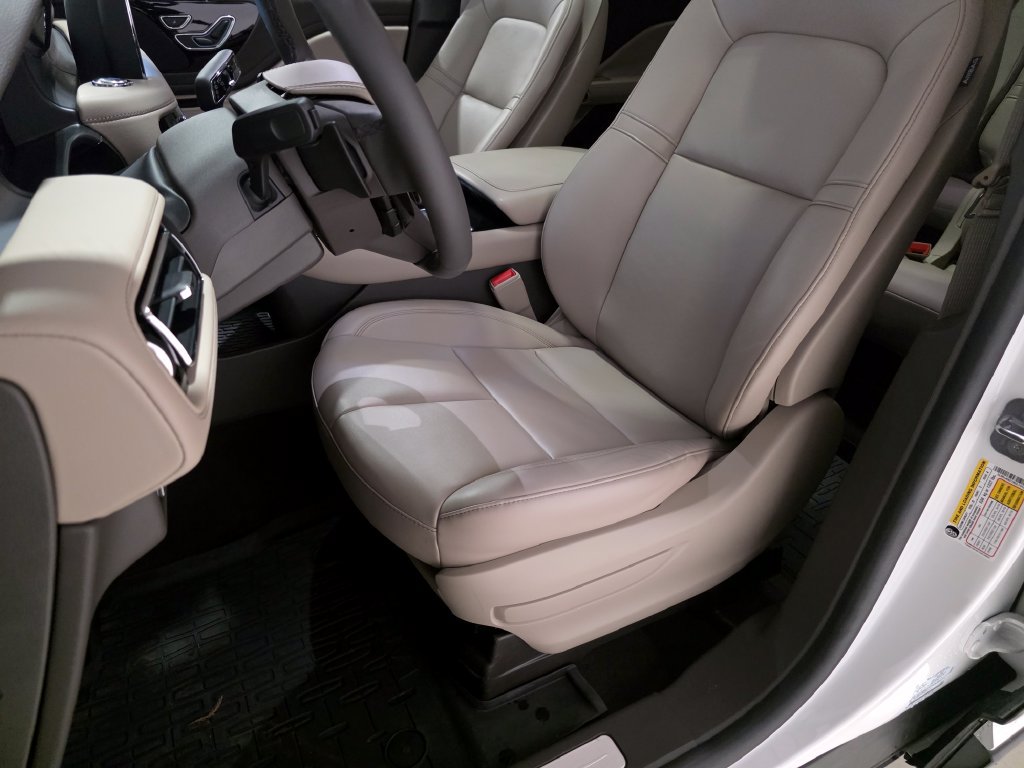 Used 2024 Lincoln Aviator AWD w/ Premium Package image 20