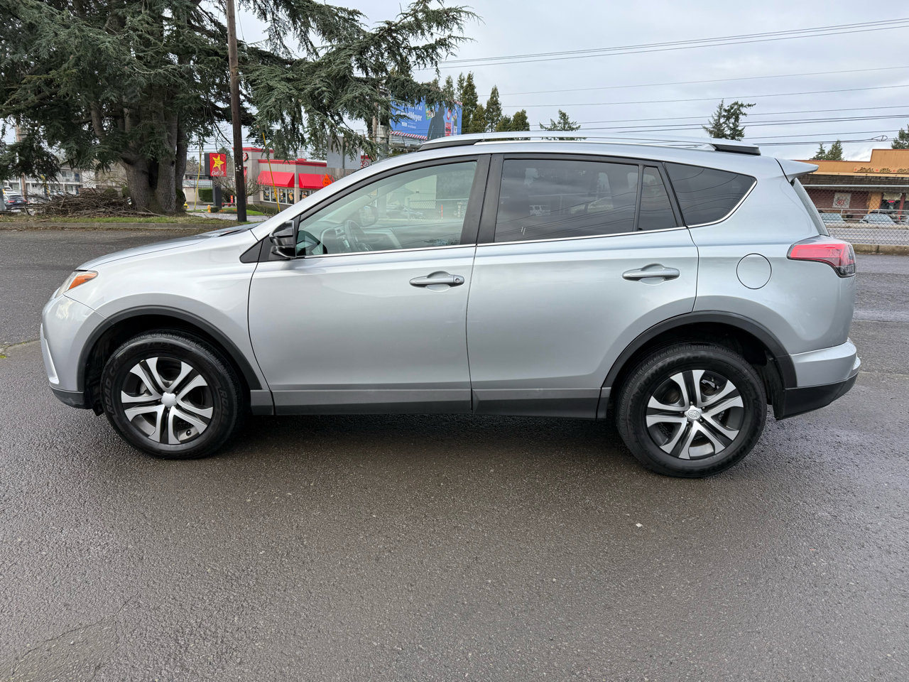 Used 2016 Toyota RAV4 LE image 2