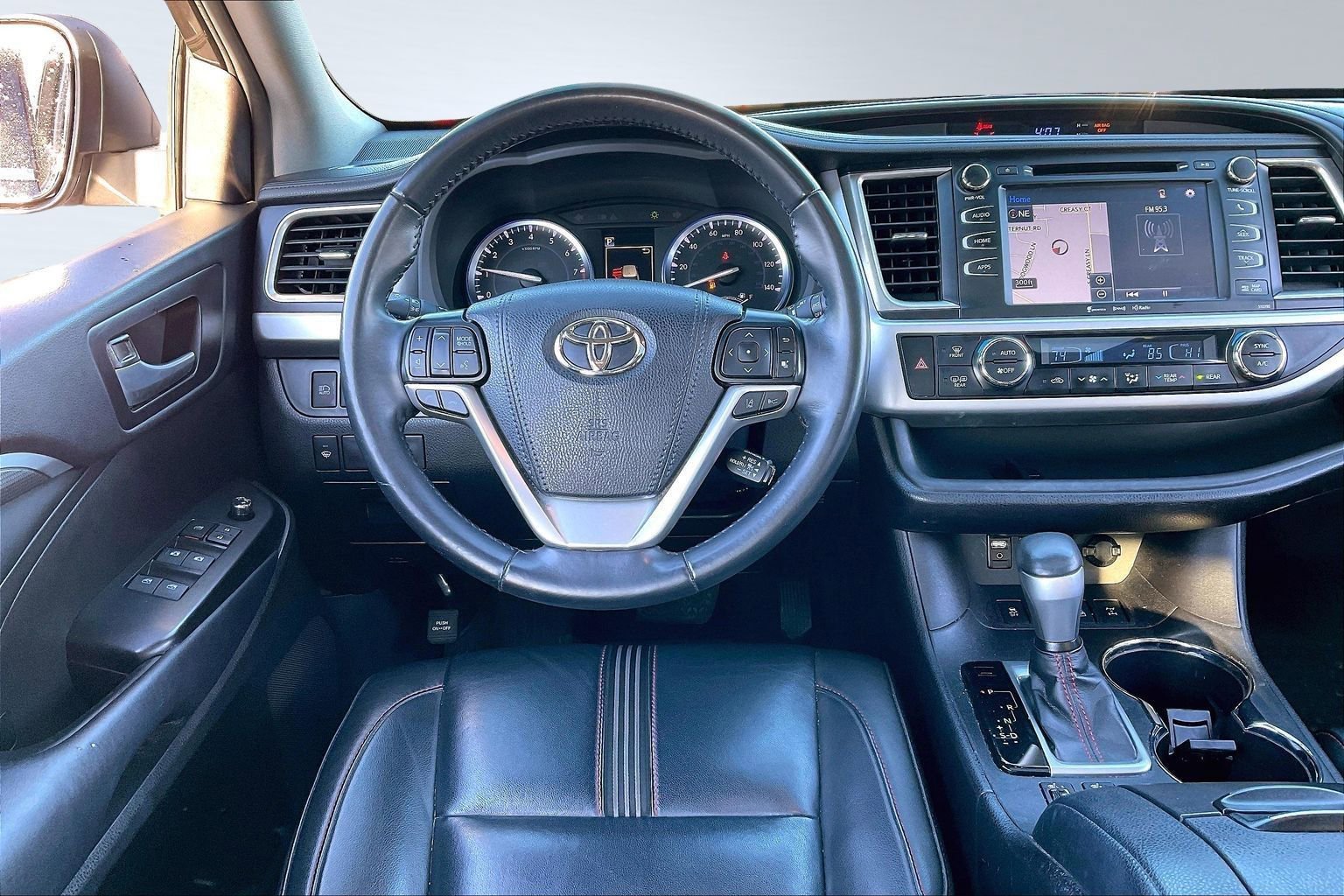 Used 2019 Toyota Highlander AWD V6 image 4