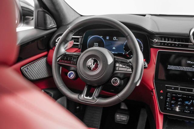 Used 2025 Maserati Grecale Modena image 24