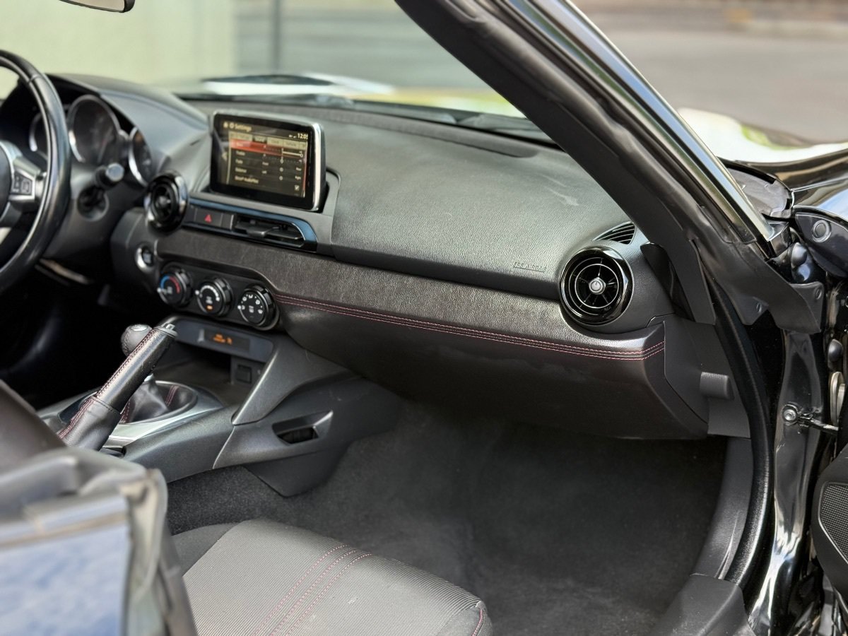 Used 2017 MAZDA MX-5 Miata Club RWD image 15