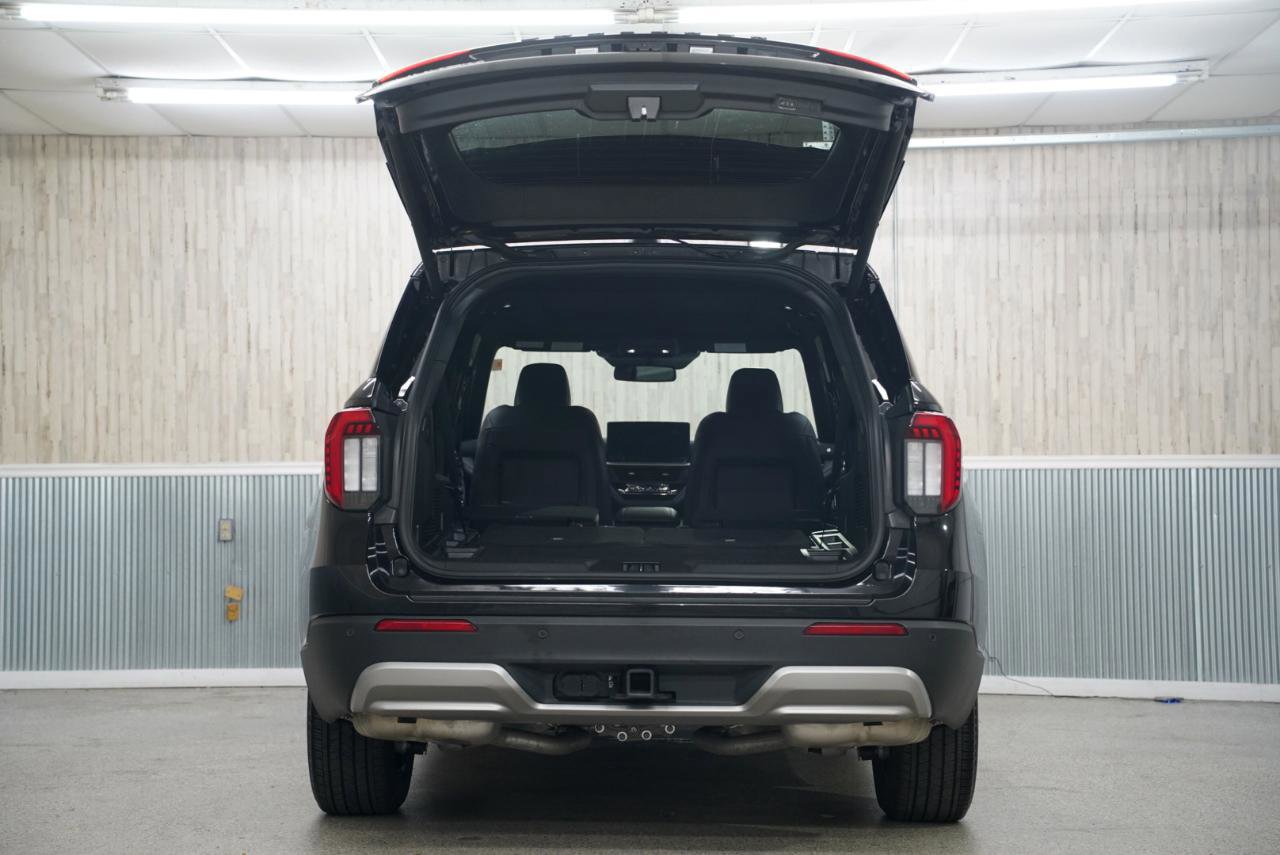 Used 2025 Ford Explorer Platinum RWD image 41