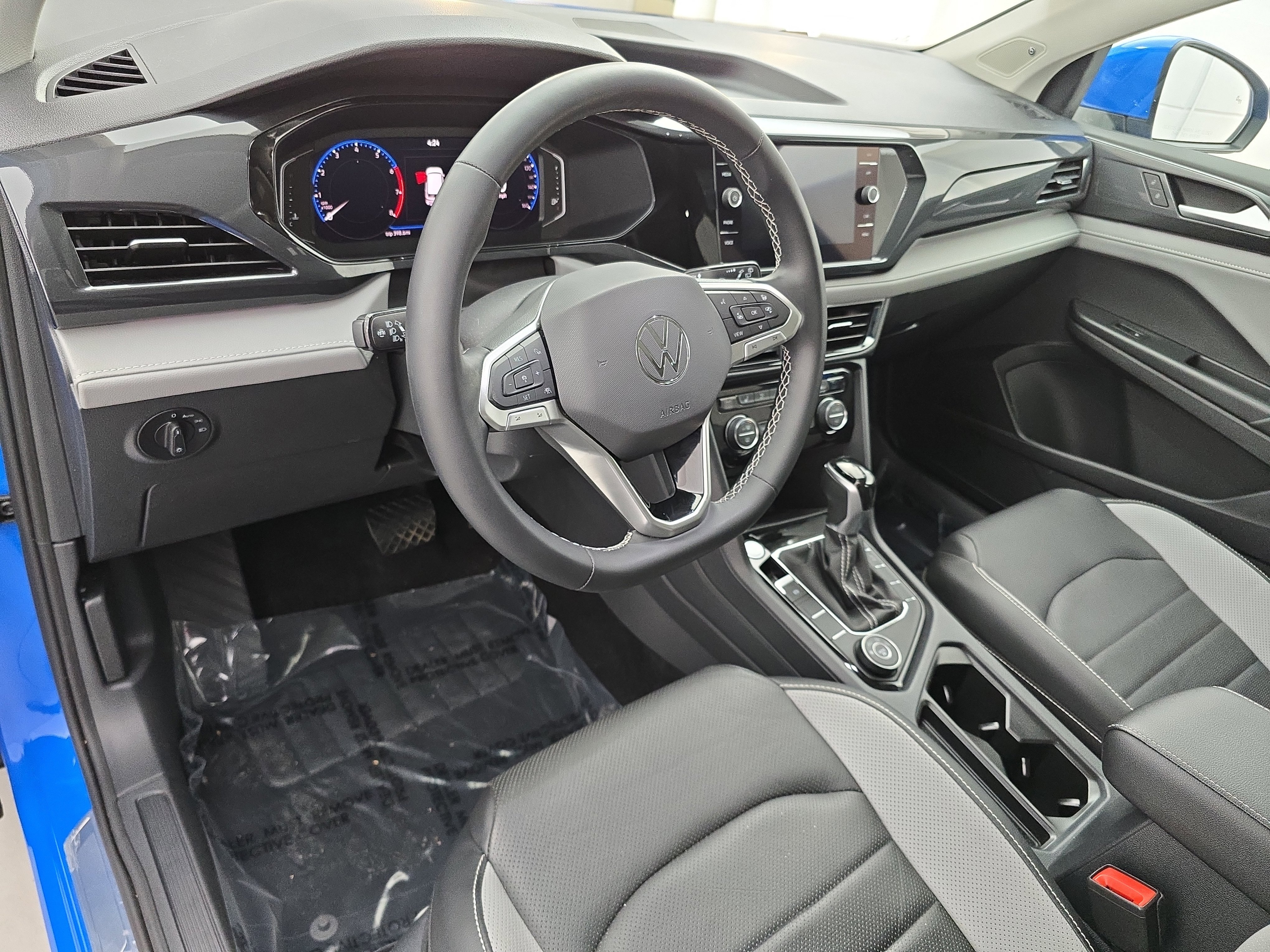 Certified 2022 Volkswagen Taos SEL w/ Panoramic Sunroof Package image 15