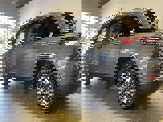 Used 2023 Jeep Grand Cherokee 4WD 4xe w/ Luxury Tech Group II image 7