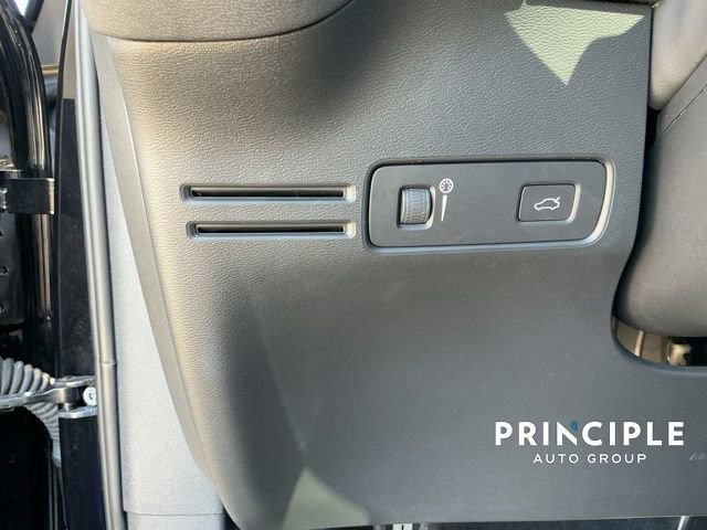 Certified 2021 Volvo XC40 P8 Recharge w/ Advanced Package image 21