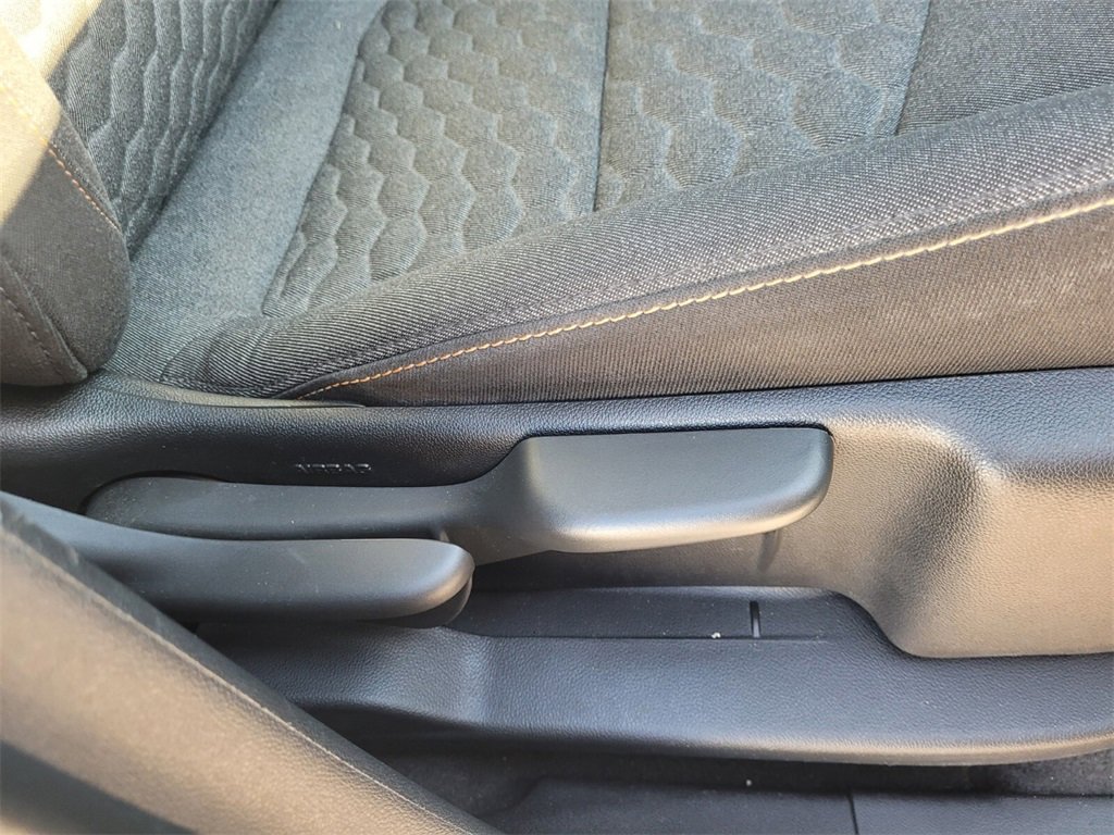 Used 2018 Chevrolet Equinox LT image 17