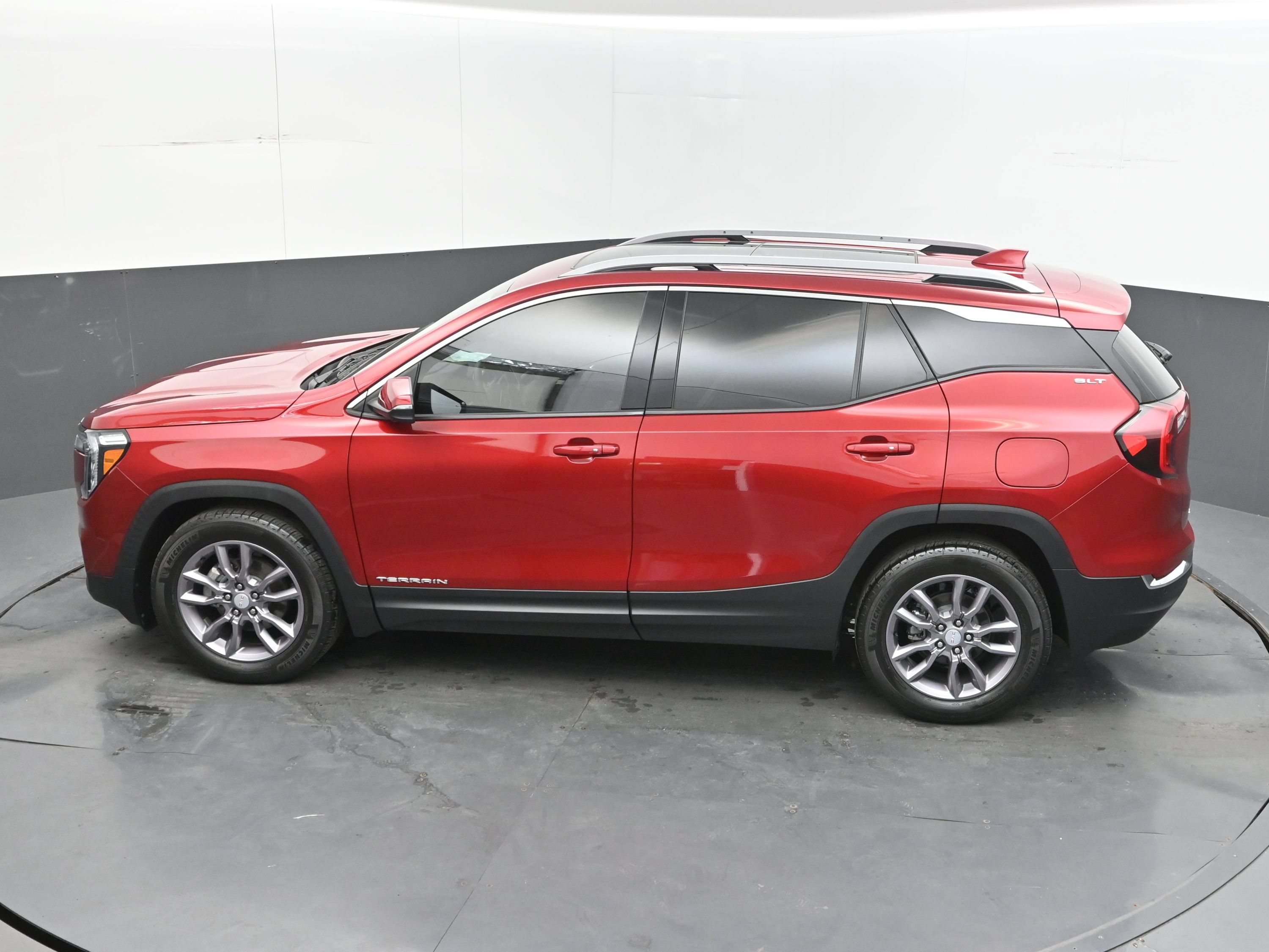 Used 2023 GMC Terrain SLT w/ Tech Package FWD image 36