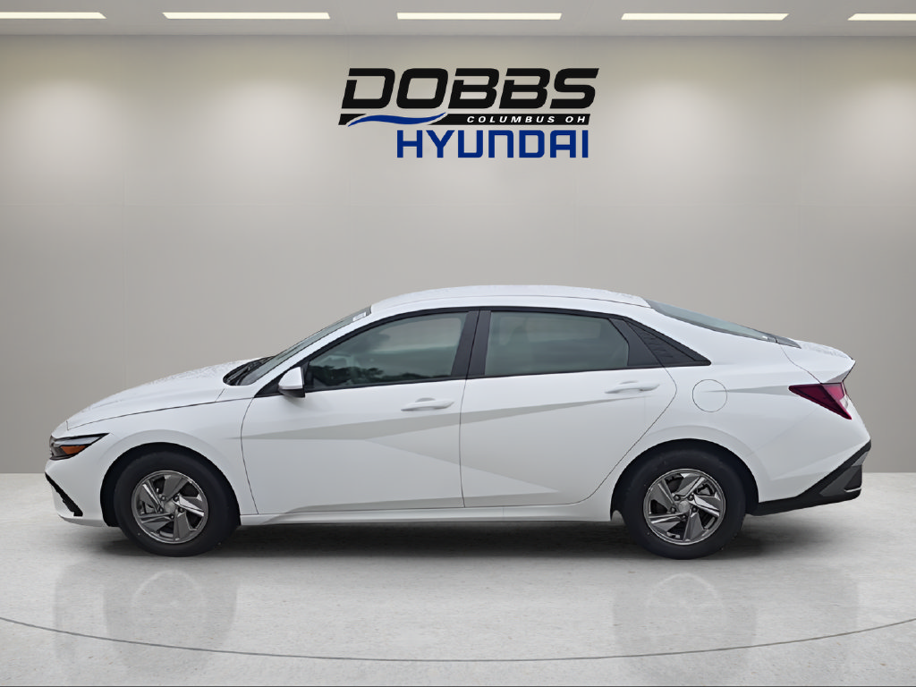 New 2026 Hyundai Elantra SE FWD image 2