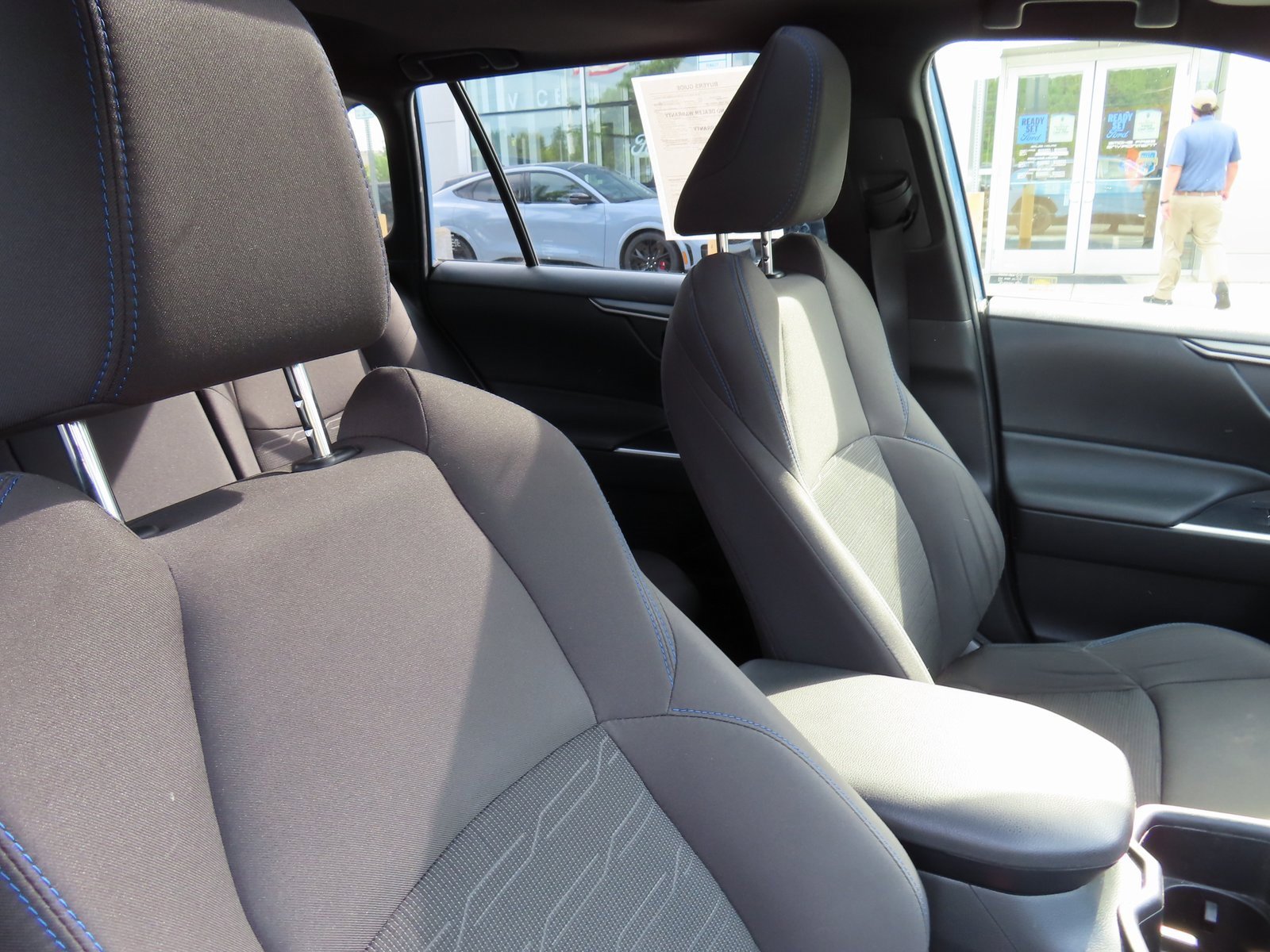 Used 2022 Toyota RAV4 SE w/ Convenience Package image 31