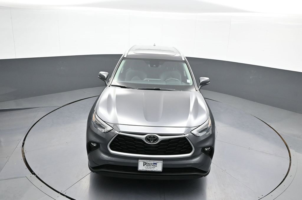 Certified 2023 Toyota Highlander XLE image 37