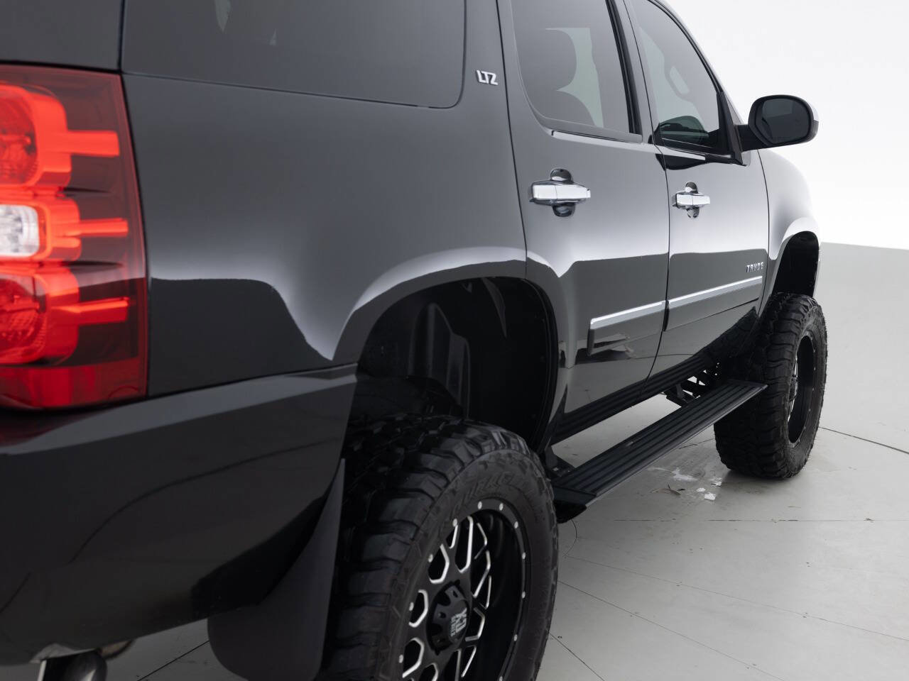 Used 2011 Chevrolet Tahoe LTZ AWD/4WD image 14