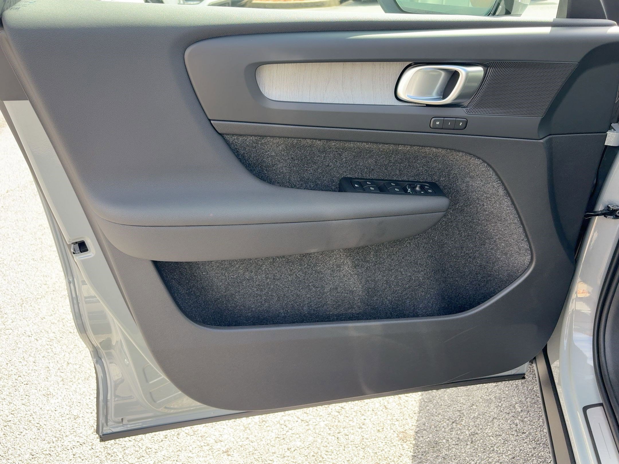 New 2026 Volvo XC40 B5 Core w/ Protection Package image 18