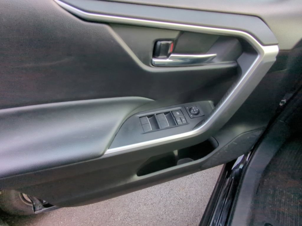 Used 2022 Toyota RAV4 XLE w/ Convenience Package AWD/4WD image 8