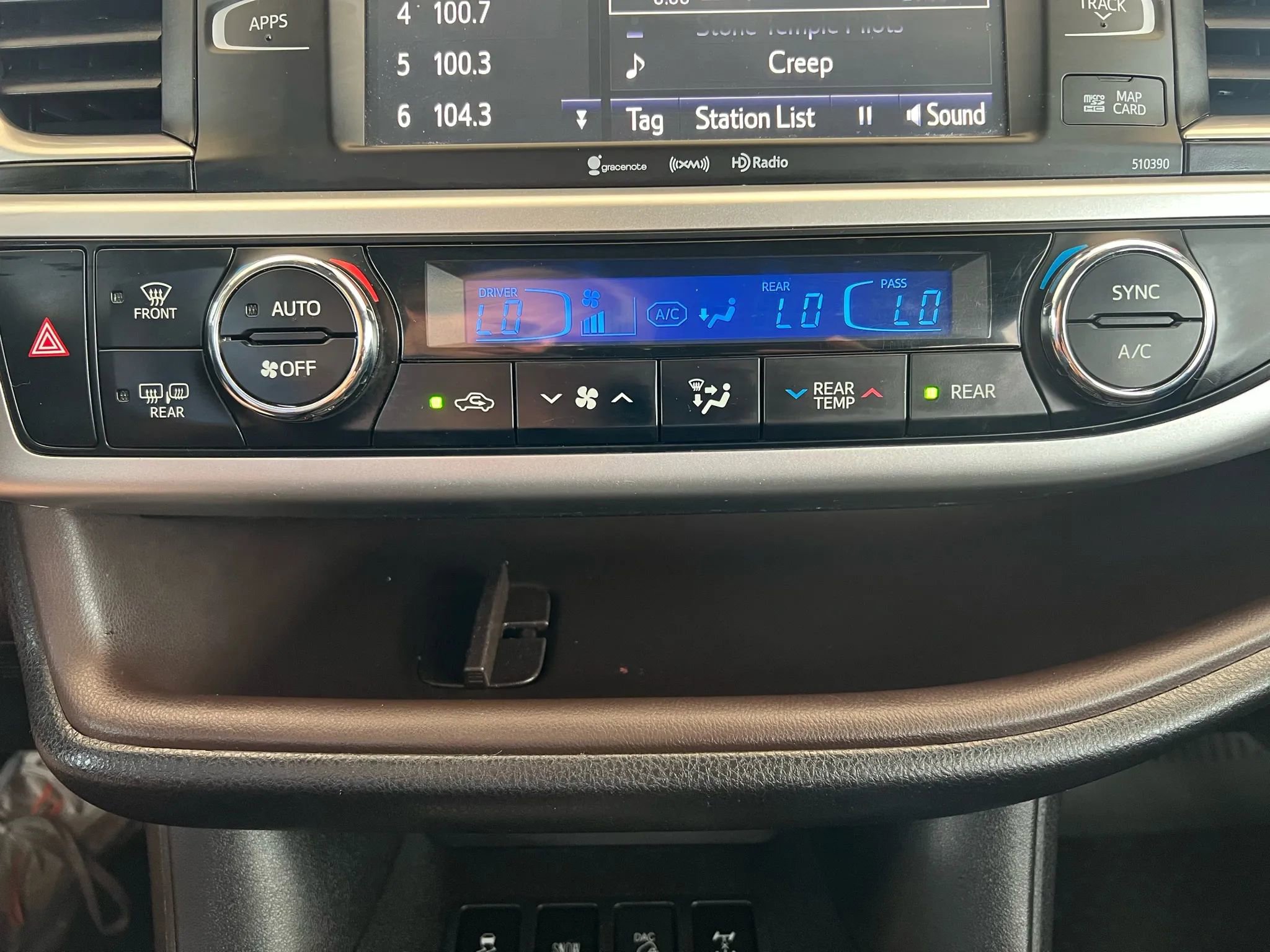 Used 2019 Toyota Highlander SE image 23