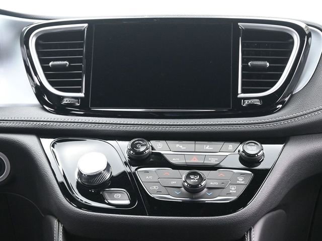 New 2026 Chrysler Pacifica Limited w/ Uconnect Theater Family Group AWD/4WD image 26