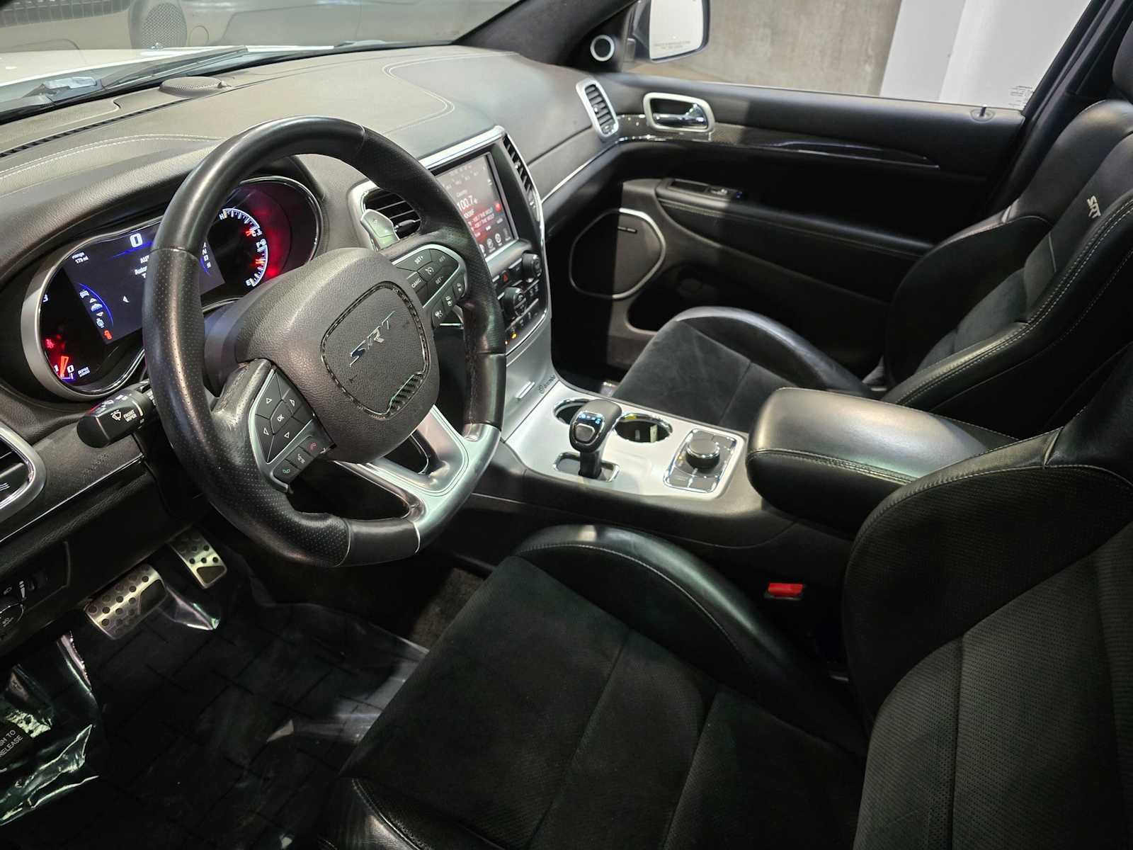 Used 2015 Jeep Grand Cherokee SRT w/ Luxury Group II image 2