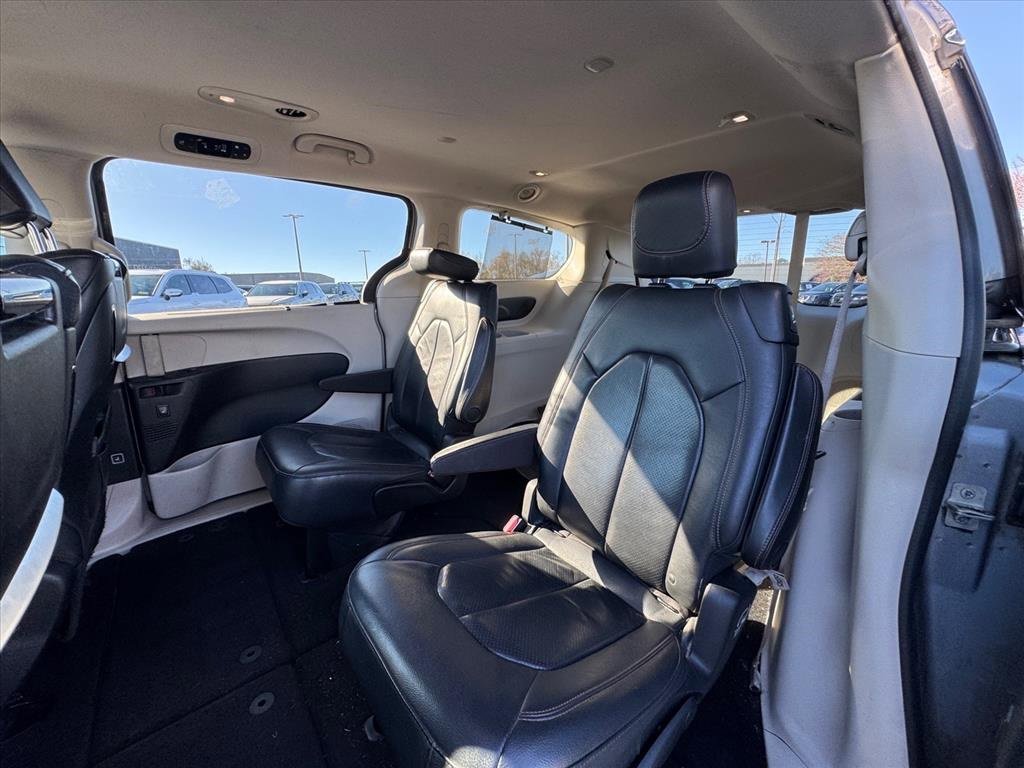 Used 2018 Chrysler Pacifica Touring-L Plus w/ Advanced Safetytec Group image 10