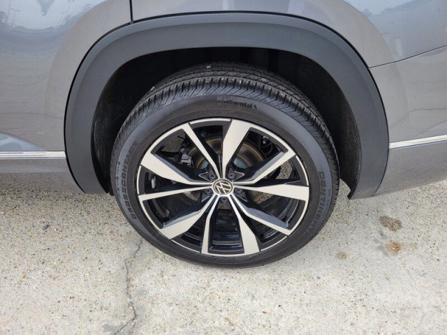 Used 2024 Volkswagen Atlas SEL Premium R-Line image 9