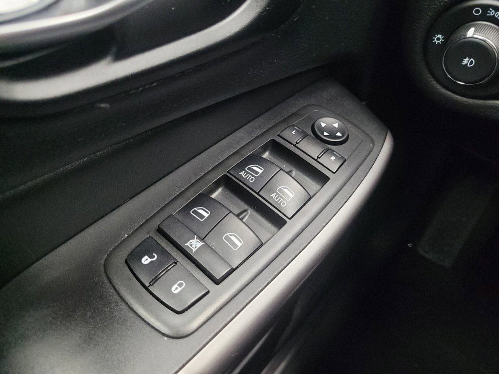 Used 2021 Jeep Cherokee Latitude Lux image 27