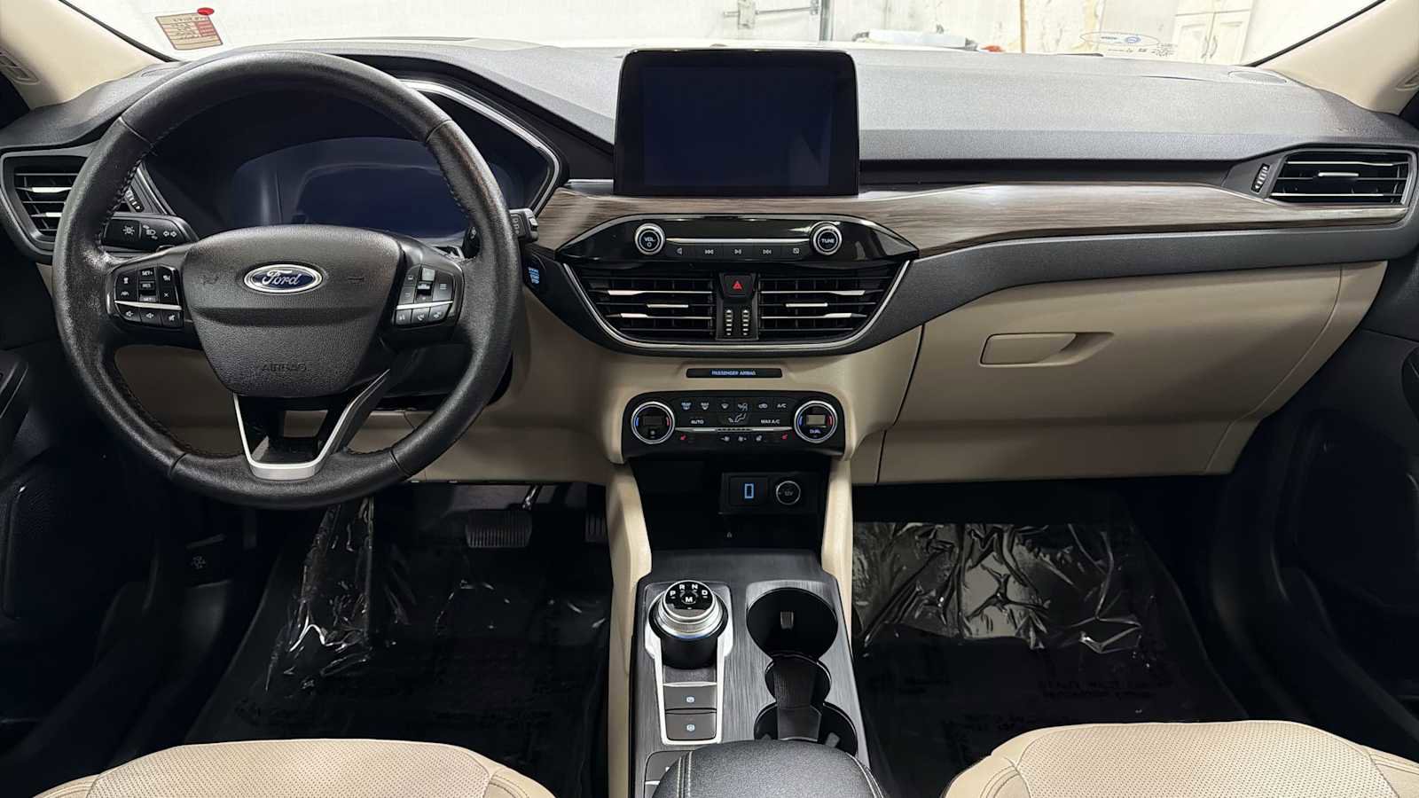 Used 2020 Ford Escape Titanium w/ Titanium Premium Package 2.0 AWD/4WD image 27