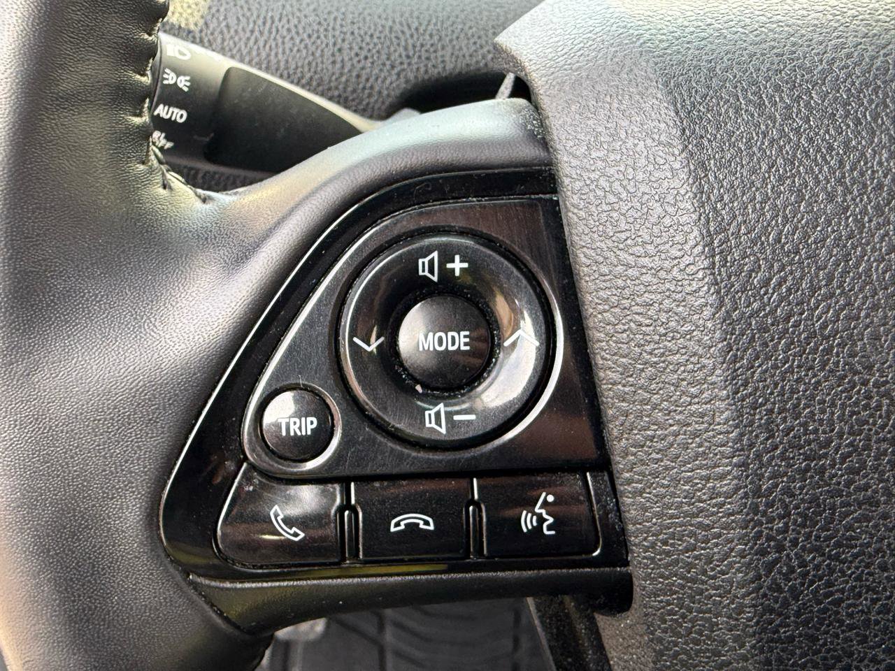 Used 2021 Toyota Prius XLE image 28