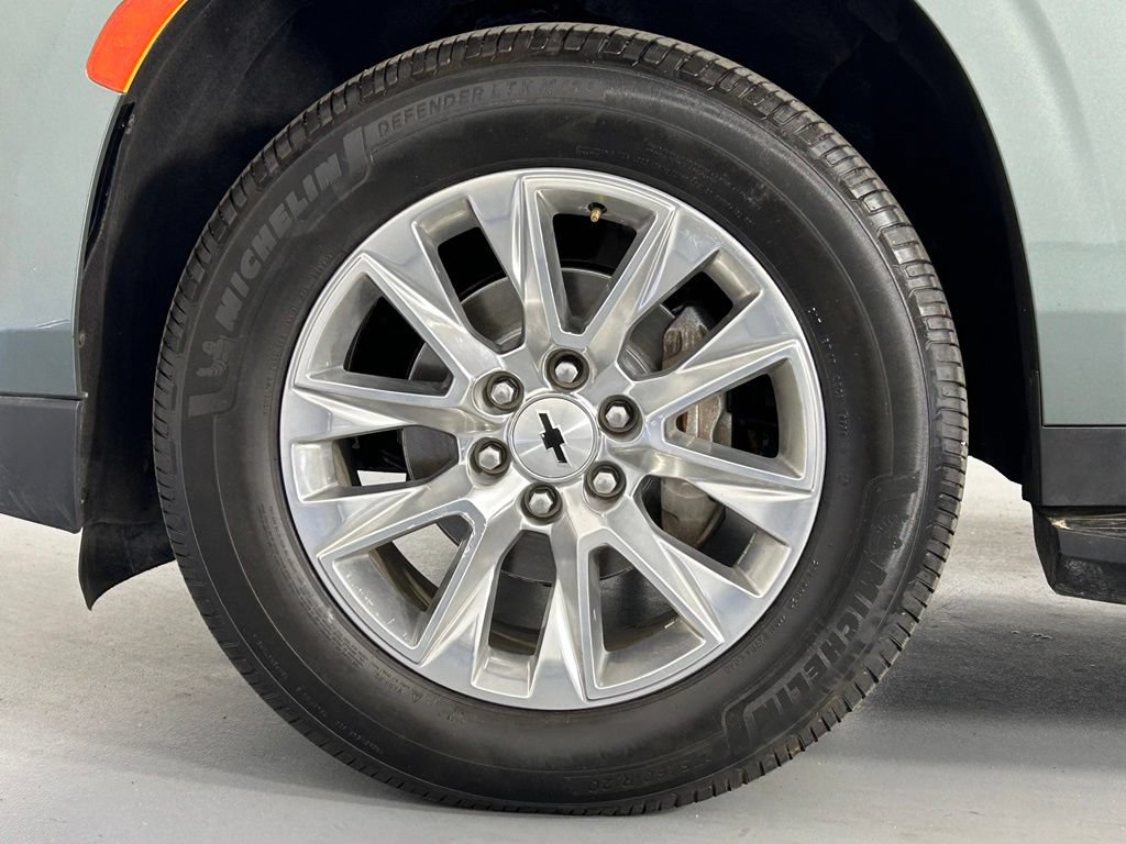 Used 2023 Chevrolet Suburban Premier AWD/4WD image 33
