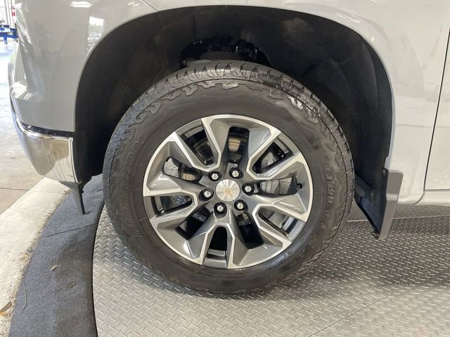 Used 2024 Chevrolet Silverado 1500 LT AWD/4WD image 10